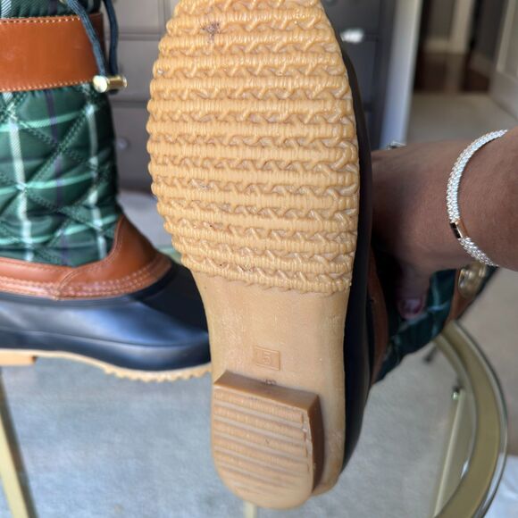 Tommy Hilfiger Women’s Green Plaid Quilted Duck Boots Size 5 Waterproof - Picture 6 of 6